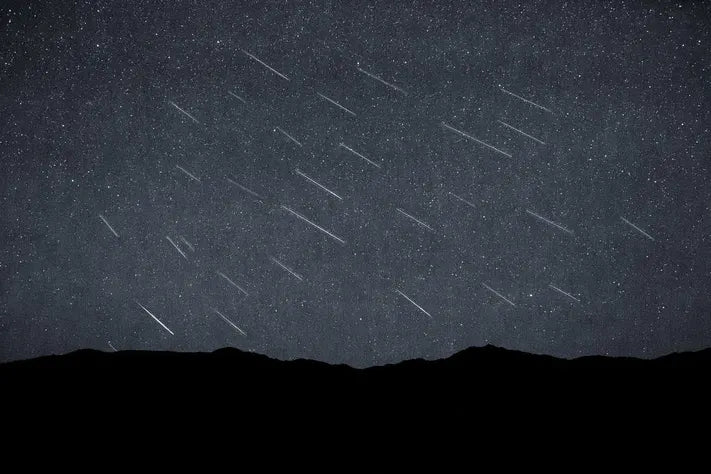 "Starry Night at Home": How to Set Up a Backyard Stargazing Lounge for the August Meteor Shower 🌌✨💫