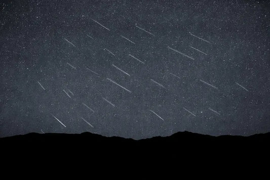 "Starry Night at Home": How to Set Up a Backyard Stargazing Lounge for the August Meteor Shower 🌌✨💫