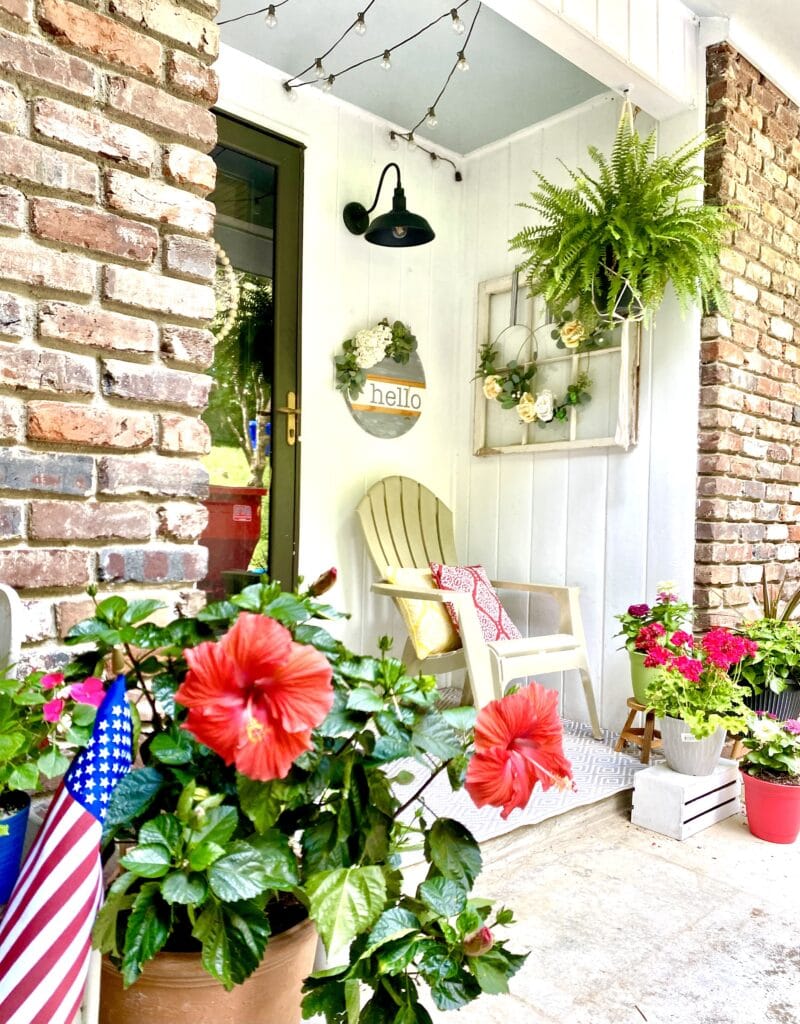 🌿 5 Creative Ways to Use Vertical Space in a Small Porch or Balcony