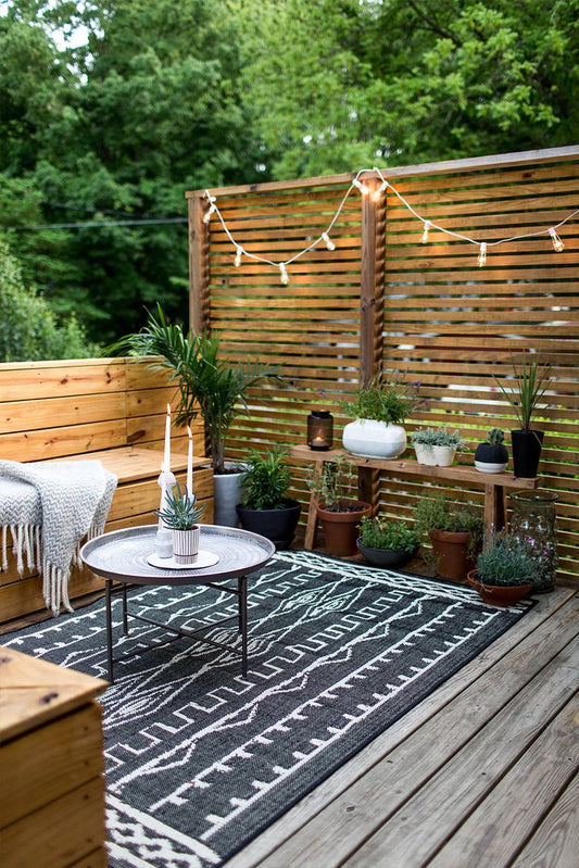 Budget-Friendly vs. Luxury Garden Decor: What’s Really Worth It? 💰🌱