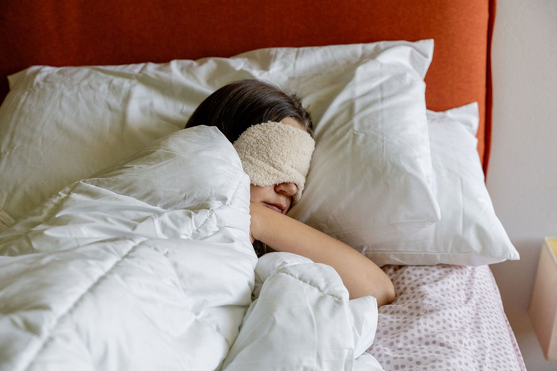 Better Sleep in Late Summer: 3 Micro-Climate Adjustments for Early August Nights 🌙🛌✨