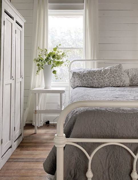 🧺 Cloud-Like Comfort: How to Style Your Bed for a Cool, Deep Sleep This Summer