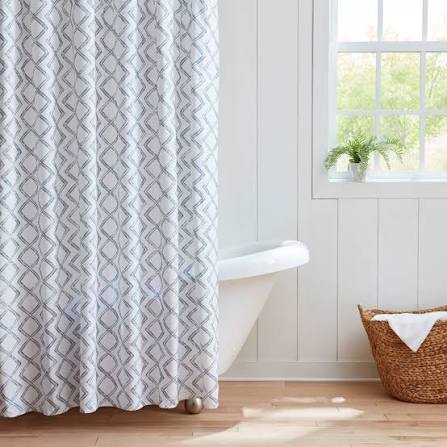 Say Goodbye to the Orange Grime: How to Clean the Bottom of Your Shower Curtain Naturally 🚿✨