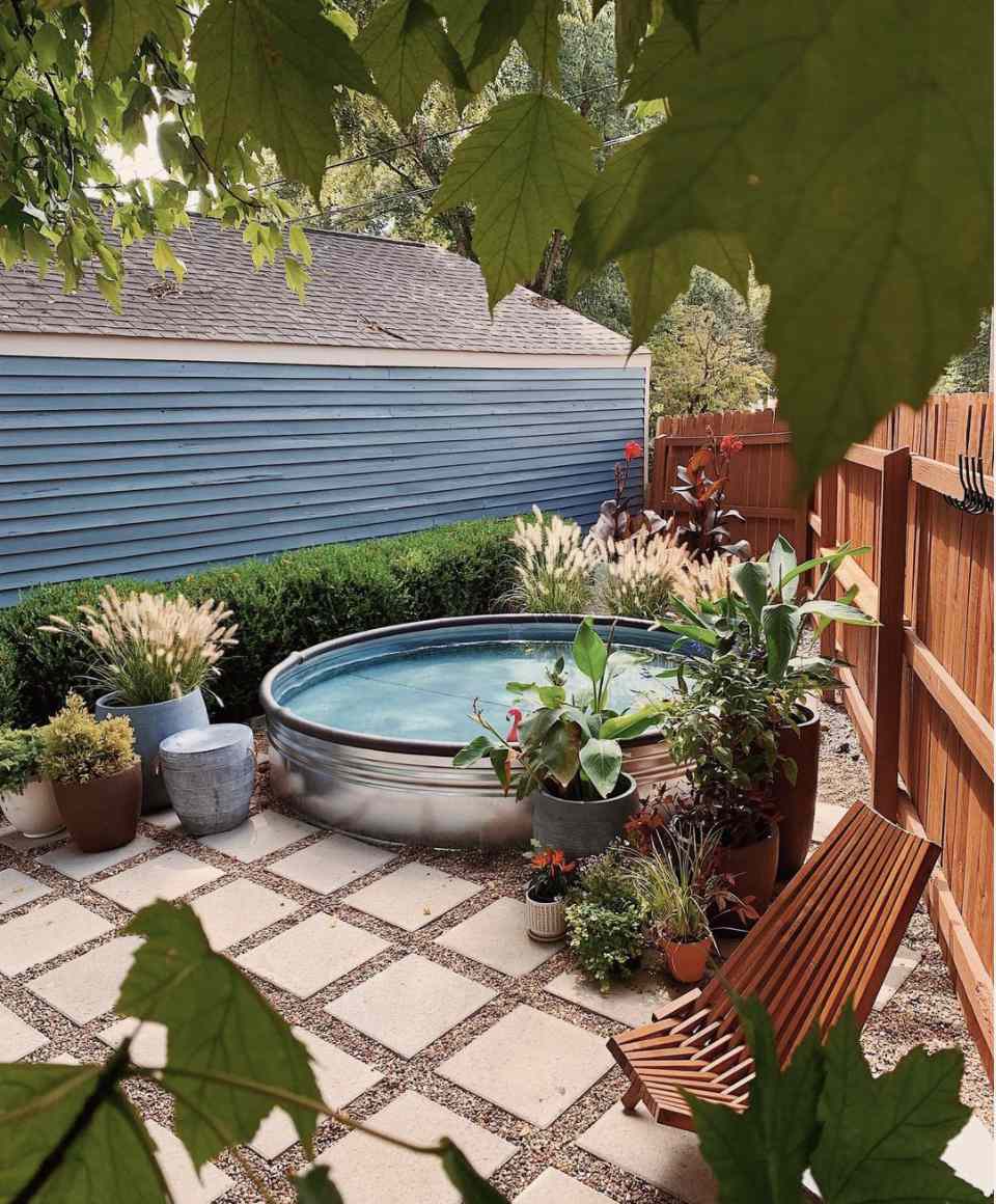 🍹 The "Stock Tank" & Inflatable Pool Glow-Up: How to Style a Luxury Dip Station on a Budget