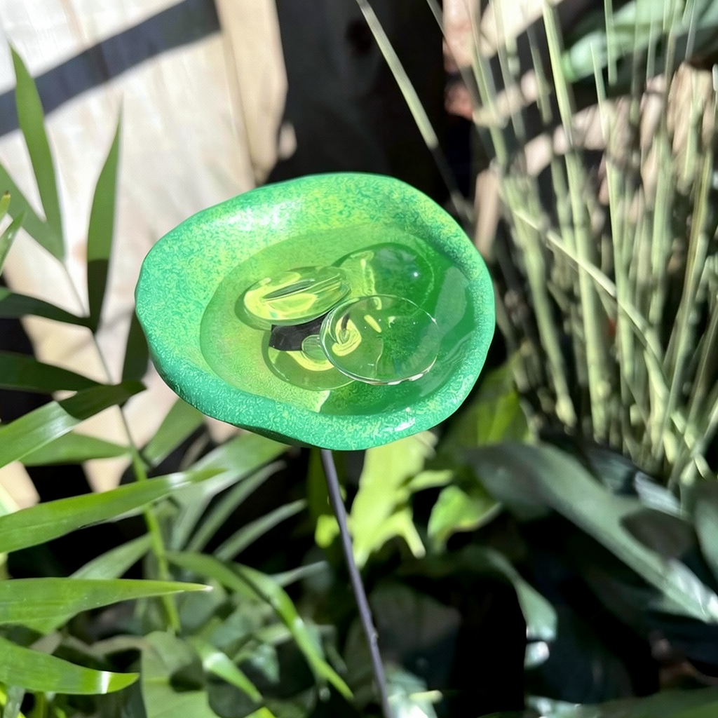 Flower Shaped Bee Drinking Station - Garden Backyard Wild Bee Water Feeder Wildlife Pollinator Habitat Decor