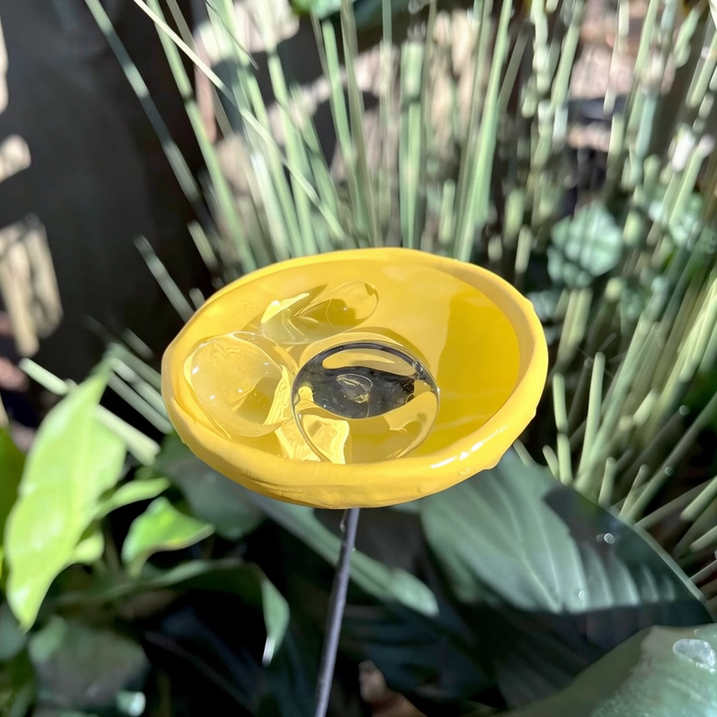 Flower Shaped Bee Drinking Station - Garden Backyard Wild Bee Water Feeder Wildlife Pollinator Habitat Decor