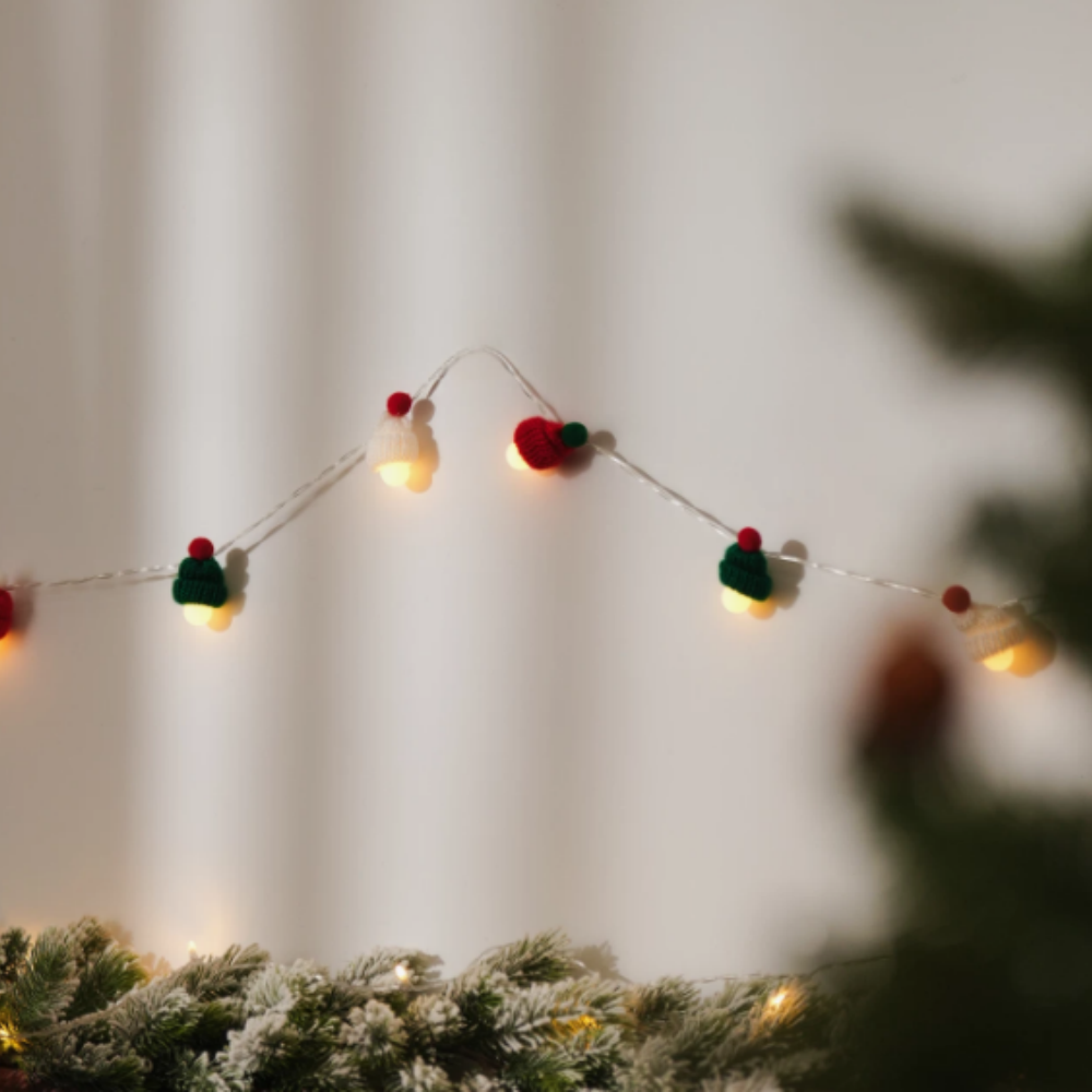 Battery Powered Christmas Knitted Mini Hat LED String Lights - 9.84Ft, 20 LED, Indoor Xmas Holiday Fairy Lighting